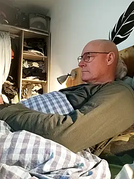 bogland33 online show from April 5, 2026, 6:49 pm