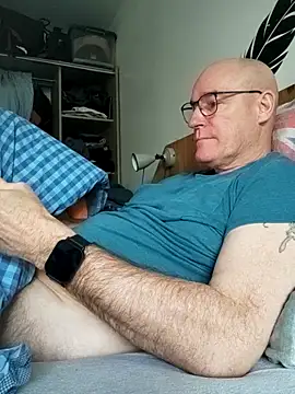 Snapshot of bogland33 chatting on April 19, 2026, 6:10 pm bogland33 online show from April 19, 2026, 6:10 pm