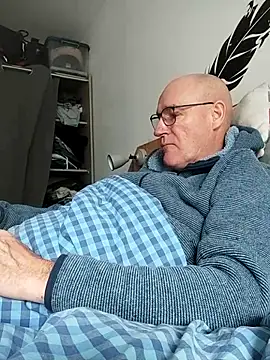 Snapshot of bogland33 chatting on April 26, 2026, 1:09 pm bogland33 online show from April 26, 2026, 1:09 pm