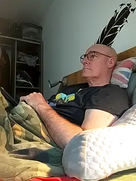 Snapshot of bogland33 chatting on May 5, 2026, 7:00 pm bogland33 online show from May 5, 2026, 7:00 pm