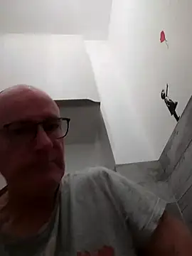 Snapshot of bogland33 chatting on May 10, 2026, 8:47 pm bogland33 online show from May 10, 2026, 8:47 pm