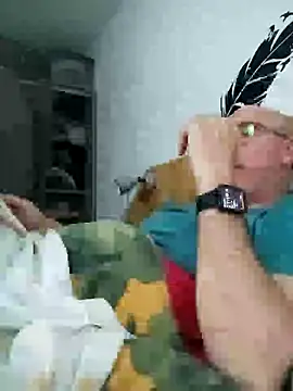 Snapshot of bogland33 chatting on May 19, 2026, 7:20 pm bogland33 online show from May 19, 2026, 7:20 pm