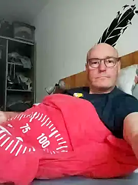 Snapshot of bogland33 chatting on June 4, 2026, 7:31 pm bogland33 online show from June 4, 2026, 7:31 pm