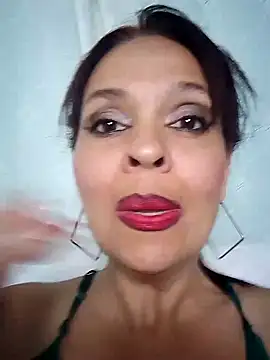 sthefania1710 online show from January 3, 2025, 2:30 pm