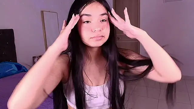 AuroraFiore online show from October 26, 2025, 1:33 am