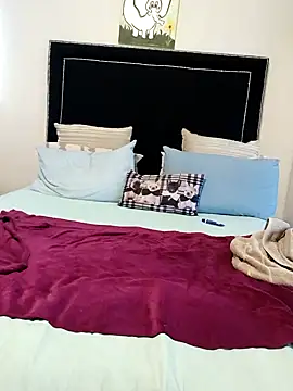 contagiousqueen online show from February 8, 2026, 12:19 pm