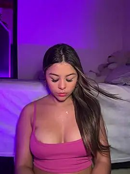 tuckersabrina online show from March 3, 2025, 1:31 am