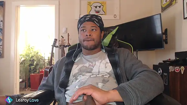 Snapshot of Learoy_Love chatting on January 17, 2025, 10:23 pm Learoy Love online show from January 17, 2025, 10:23 pm