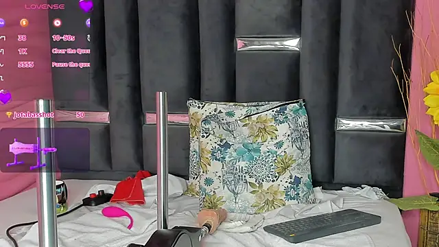 kinky polar online show from February 5, 2025, 8:11 am