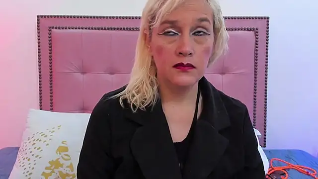 CarolinaGlamour online show from February 19, 2025, 11:04 pm