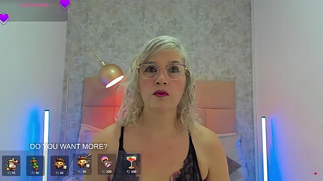 Snapshot of CarolinaGlamour chatting on May 4, 2026, 10:55 am CarolinaGlamour online show from May 4, 2026, 10:55 am