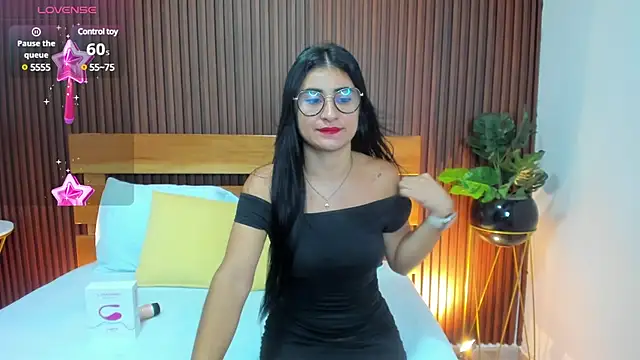 Snapshot of evelin_leroy chatting on February 17, 2025, 12:05 pm evelin leroy online show from February 17, 2025, 12:05 pm