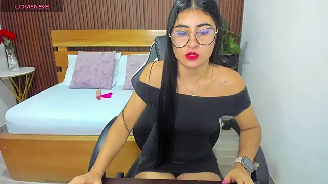 Snapshot of evelin_leroy chatting on March 13, 2025, 12:02 pm evelin leroy online show from March 13, 2025, 12:02 pm