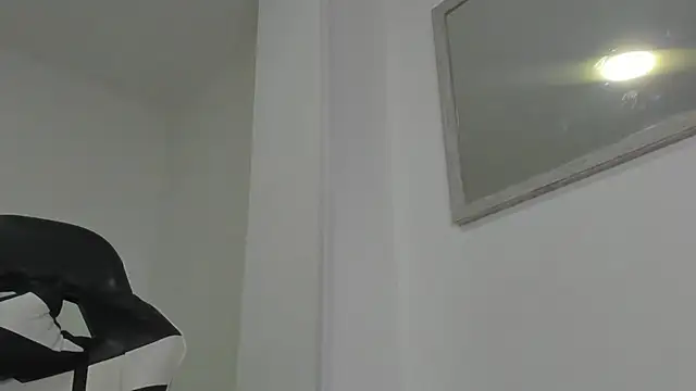 Snapshot of evelin_leroy chatting on October 29, 2025, 12:07 pm evelin leroy online show from October 29, 2025, 12:07 pm