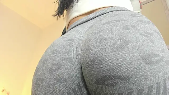 Snapshot of evelin_leroy chatting on November 6, 2025, 12:06 pm evelin leroy online show from November 6, 2025, 12:06 pm