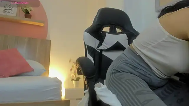 Snapshot of evelin_leroy chatting on November 27, 2025, 11:56 am evelin leroy online show from November 27, 2025, 11:56 am