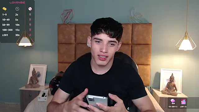 AlejooTwink online show from January 9, 2025, 8:33 pm