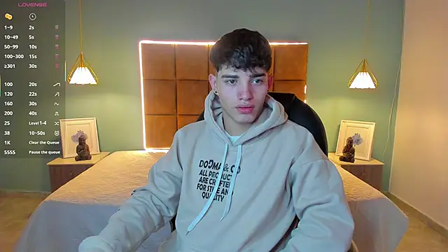 AlejooTwink online show from October 12, 2025, 8:41 pm