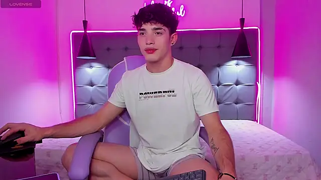 AlejooTwink online show from December 15, 2025, 9:41 pm