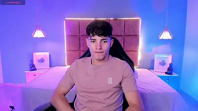 AlejooTwink online show from February 15, 2026, 7:51 am