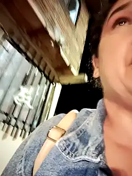 siri duque online show from February 21, 2025, 10:28 am