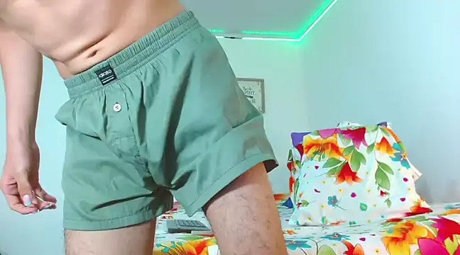 Snapshot of Noah_tyler_ chatting on December 17, 2024, 8:21 pm Noah tyler online show from December 17, 2024, 8:21 pm