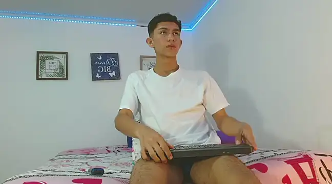 Snapshot of Noah_tyler_ chatting on December 21, 2024, 9:25 pm Noah tyler online show from December 21, 2024, 9:25 pm