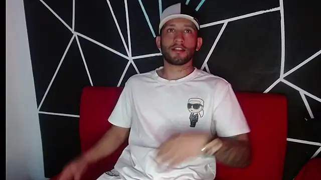 maxXximo777 online show from February 7, 2025, 4:35 pm