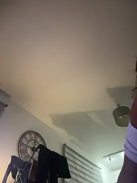 Mia MilesXXX online show from March 4, 2025, 11:00 pm