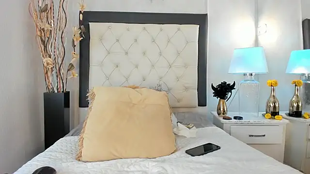 GaleHodge online show from December 17, 2025, 4:29 am