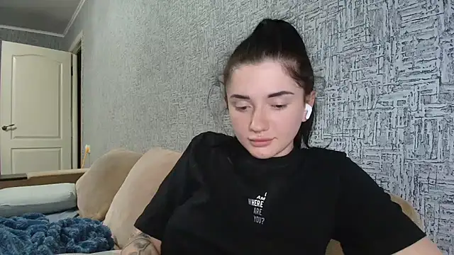 Liana diva online show from February 12, 2026, 4:13 pm