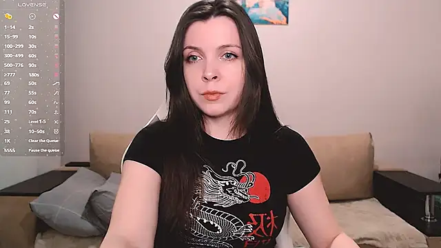 lunalovesu online show from March 26, 2026, 7:52 pm