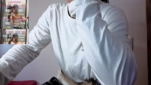 Cristopher23  online show from November 10, 2025, 12:15 pm