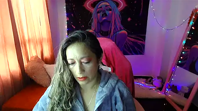 Snapshot of Melanyy_100 chatting on April 8, 2026, 6:52 pm Melanyy 100 online show from April 8, 2026, 6:52 pm