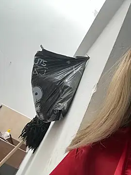 Lilybaudinx96 online show from February 15, 2026, 2:03 pm