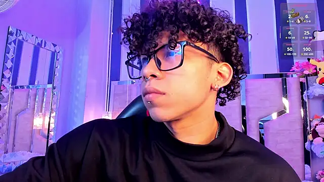 AkazaBoy  online show from March 30, 2026, 4:57 am