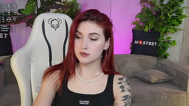 Magnetic Mia  online show from January 14, 2025, 3:43 am