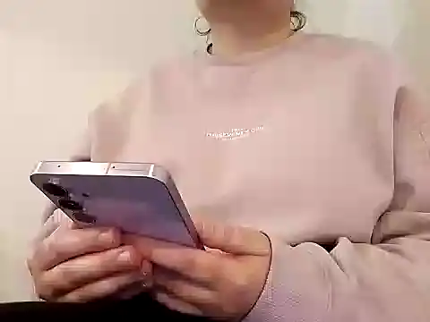 AalinnaK online show from December 9, 2024, 6:57 pm