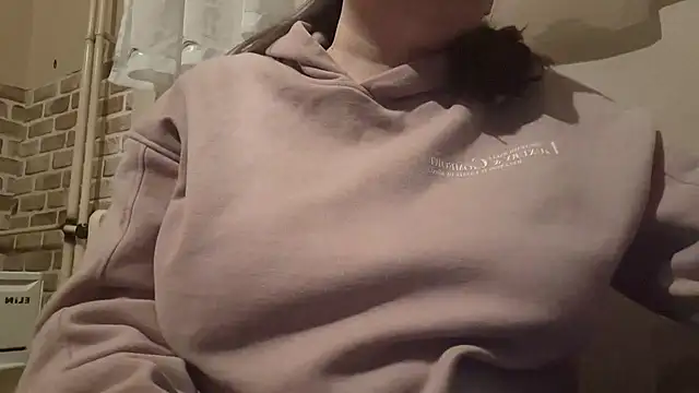 AalinnaK online show from February 16, 2025, 11:59 pm