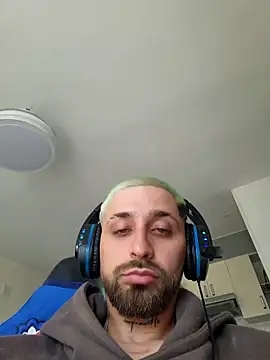 omarito100 online show from April 27, 2026, 8:56 am