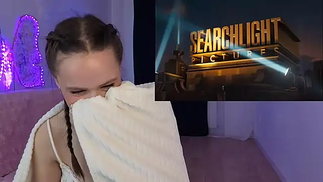 Emillias online show from October 1, 2025, 1:17 pm