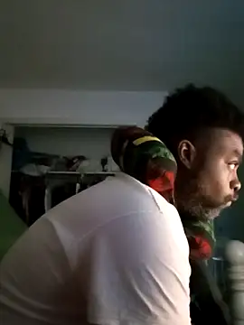 Snapshot of SLOWSTRO chatting on October 6, 2025, 5:10 pm SLOWSTRO online show from October 6, 2025, 5:10 pm