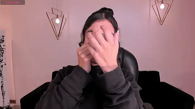 AllisonRogersX online show from September 18, 2025, 3:30 am