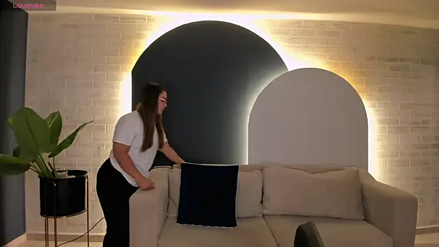 AllisonRogersX online show from July 26, 2026, 11:39 am