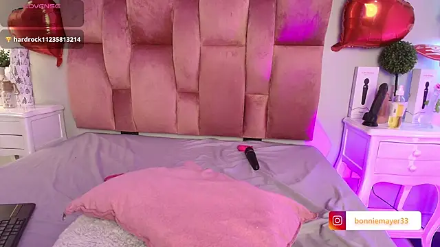 SweetBonniie online show from February 19, 2025, 5:16 pm