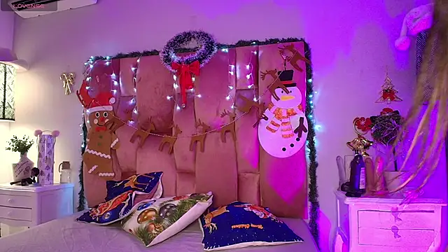 SweetBonniie online show from December 15, 2025, 12:09 pm