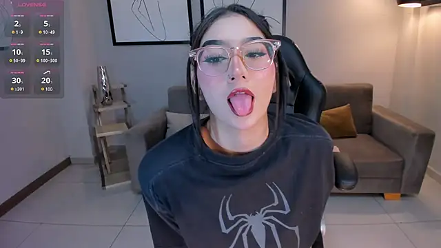 MaddisonLowe online show from January 10, 2025, 4:01 am