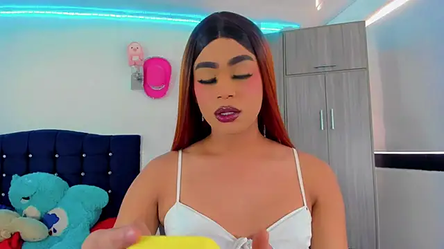 Hellen moons   online show from October 8, 2025, 7:11 pm