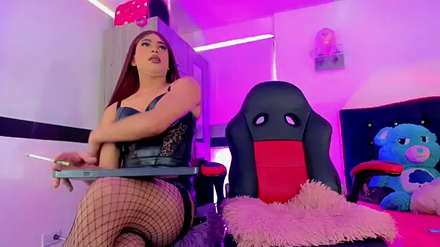 Hellen moons   online show from November 6, 2025, 7:15 pm