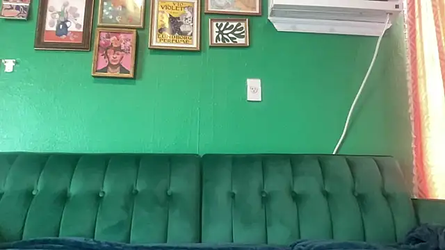 Snapshot of BaileyBaird chatting on December 11, 2024, 4:31 pm BaileyBaird online show from December 11, 2024, 4:31 pm